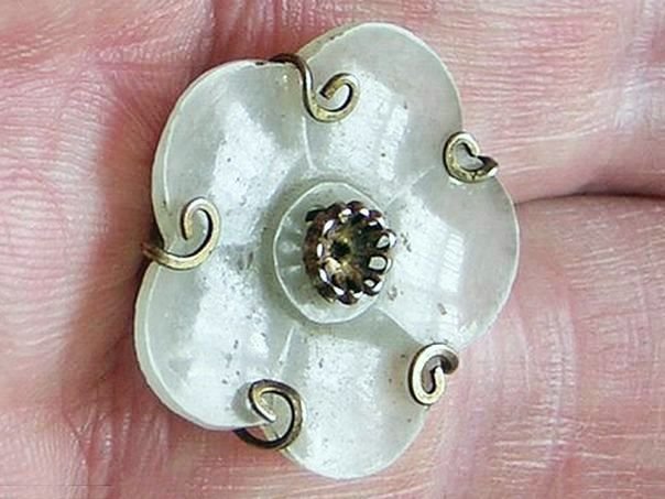 Flower 18 set in a gilt silver mounting - (6147)
